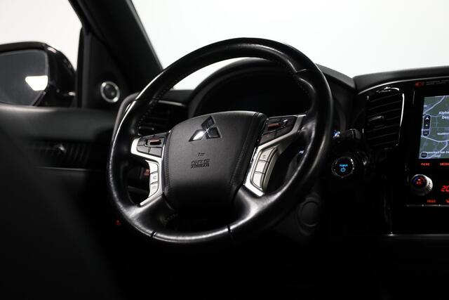 Mitsubishi OUTLANDER 2.4 PHEV Instyle | Schuif- kanteldak | Leer | 360 Camera