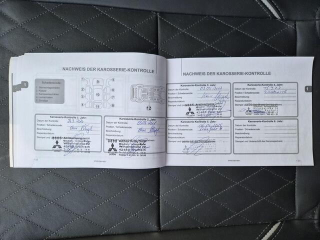 Mitsubishi OUTLANDER 2.4 PHEV Instyle / SOH 73% / Elektrische achterklep / Trekgewicht 1500 kg / Rondomzicht camera / Trekhaak afneembaar / Adaptief cruise control / Glazen schuif- en kanteldak / Keyless Entry/Start / Stuur-& Stoelverwarming /