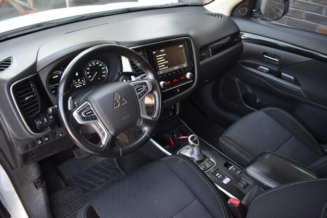 Mitsubishi OUTLANDER 2.4 PHEV Pure
