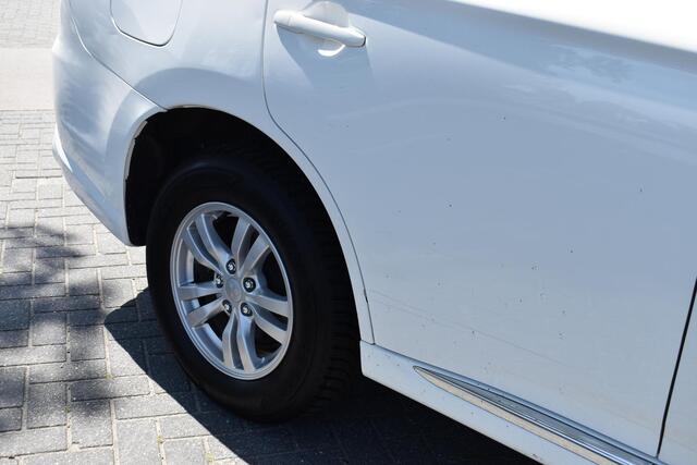 Mitsubishi OUTLANDER 2.4 PHEV Pure