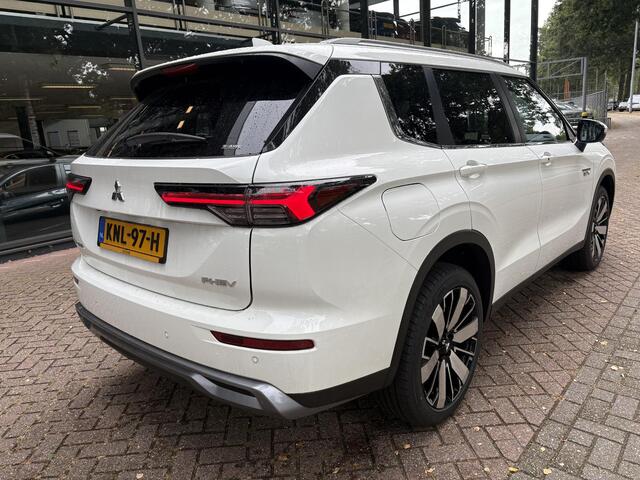 Mitsubishi OUTLANDER 2.4 PHEV Intense+ | Navigatie | Adaptieve Cruise Control | Head-Up Display | Elek. Achterklep | FABRIEKSGARANTIE TOT 06-2034!