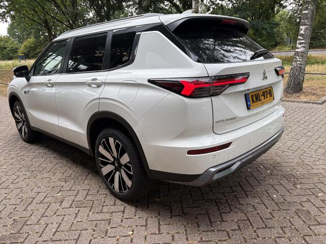 Mitsubishi OUTLANDER 2.4 PHEV Intense+ | Navigatie | Adaptieve Cruise Control | Head-Up Display | Elek. Achterklep | FABRIEKSGARANTIE TOT 06-2034!