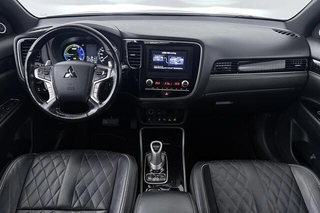 Mitsubishi OUTLANDER 2.4 PHEV Instyle (PANORAMADAK, STUUR-/STOELVERWARMING, 360 CAMERA, LEDER, STUURBEDIENING)