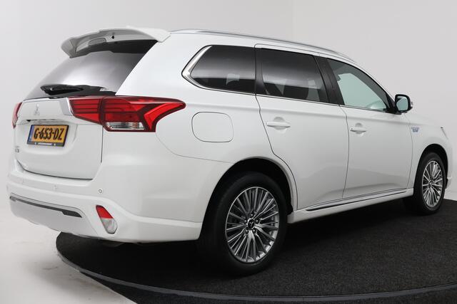 Mitsubishi OUTLANDER 2.4 PHEV Instyle (PANORAMADAK, STUUR-/STOELVERWARMING, 360 CAMERA, LEDER, STUURBEDIENING)