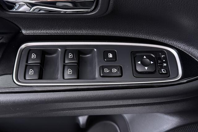 Mitsubishi OUTLANDER 2.4 PHEV Instyle (PANORAMADAK, STUUR-/STOELVERWARMING, 360 CAMERA, LEDER, STUURBEDIENING)