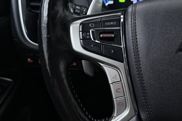 Mitsubishi OUTLANDER 2.4 PHEV Instyle (PANORAMADAK, STUUR-/STOELVERWARMING, 360 CAMERA, LEDER, STUURBEDIENING)