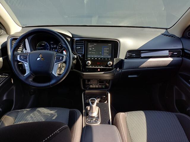 Mitsubishi OUTLANDER 2.4 PHEV Pure | TREKHAAK AFNEEMBAAR | CAMERA | PDC | Wij bieden financiering mogelijkheden aan.