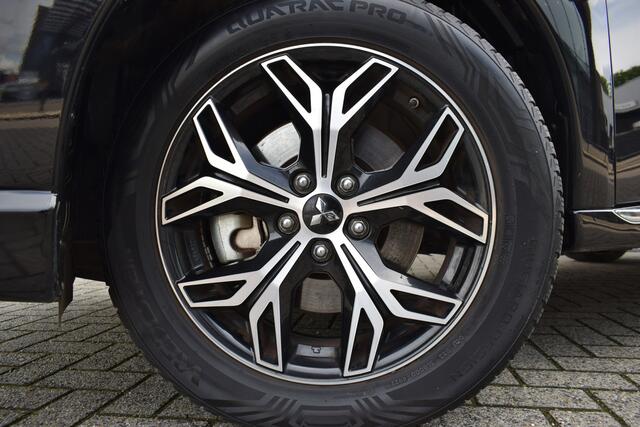 Mitsubishi OUTLANDER 2.4 PHEV Intense | AWD | Stoelverwarming | Camera + Sensoren Voor/ Achter |