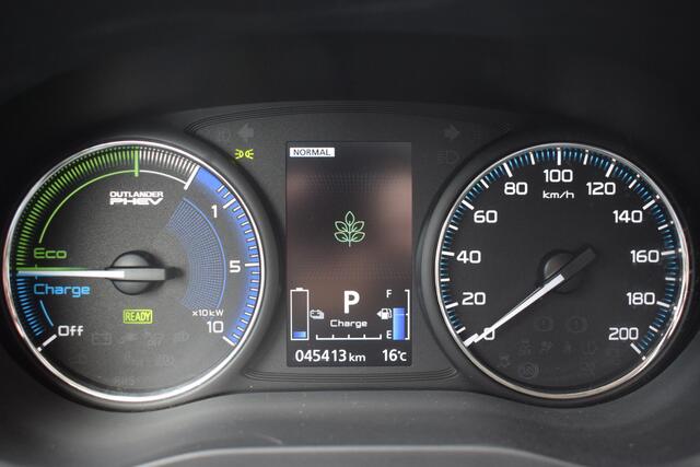 Mitsubishi OUTLANDER 2.4 PHEV Intense | AWD | Stoelverwarming | Camera + Sensoren Voor/ Achter |