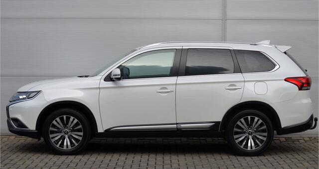 Mitsubishi OUTLANDER 2.0 CVT 2WD LIMITED 7-ZIT | HOGE ZIT | 7 PERSOONS | TREKHAAK 1600KG | NAVI | CAMERA | 18'' LICHTMETAAL | ALL IN RIJKLAARPRIJS