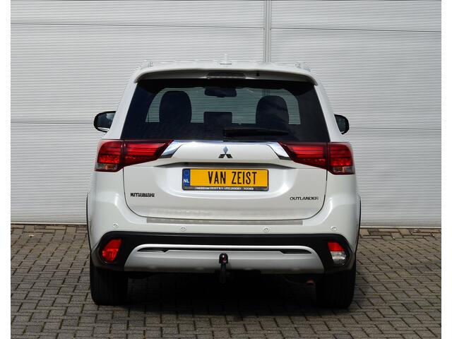 Mitsubishi OUTLANDER 2.0 CVT 2WD LIMITED 7-ZIT | HOGE ZIT | 7 PERSOONS | TREKHAAK 1600KG | NAVI | CAMERA | 18'' LICHTMETAAL | ALL IN RIJKLAARPRIJS
