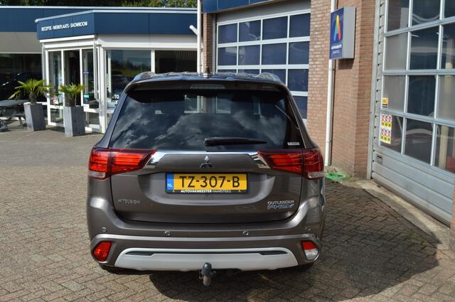 Mitsubishi OUTLANDER 2.4 PHEV Intense,Automaat | Navi | Leder | Trekhaak | Camera | PDC