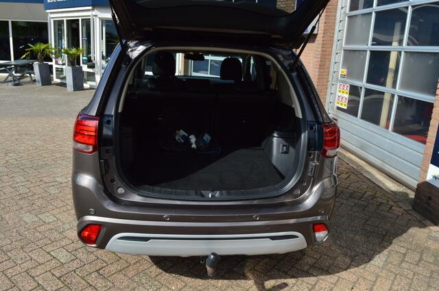 Mitsubishi OUTLANDER 2.4 PHEV Intense,Automaat | Navi | Leder | Trekhaak | Camera | PDC