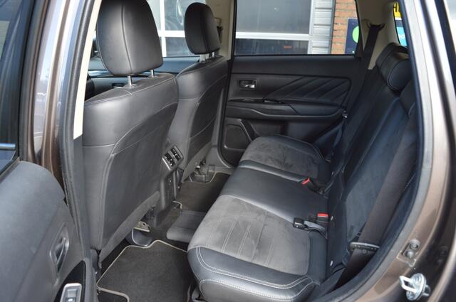 Mitsubishi OUTLANDER 2.4 PHEV Intense,Automaat | Navi | Leder | Trekhaak | Camera | PDC