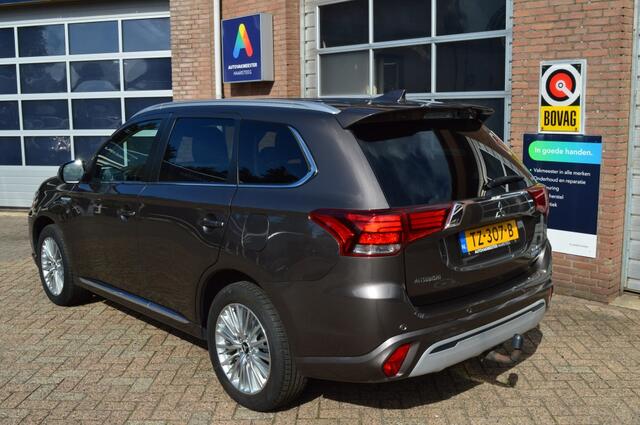 Mitsubishi OUTLANDER 2.4 PHEV Intense,Automaat | Navi | Leder | Trekhaak | Camera | PDC
