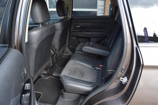 Mitsubishi OUTLANDER 2.4 PHEV Intense,Automaat | Navi | Leder | Trekhaak | Camera | PDC
