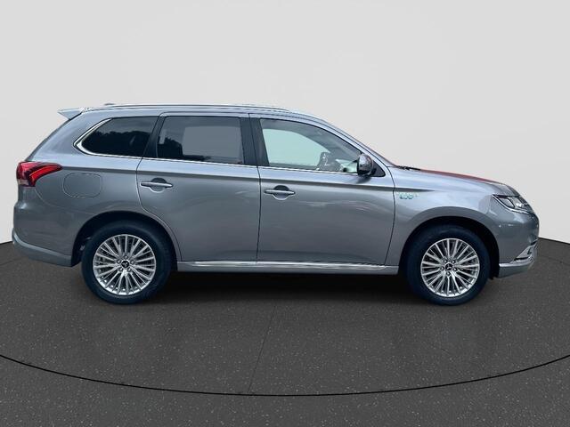 Mitsubishi OUTLANDER 2.4 PHEV S-Edition RIJKLAAR | Navigatie | 360 Camera | Elektr. Kofferklep | Trekhaak