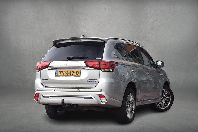 Mitsubishi OUTLANDER 2.4 PHEV Intense+ | Trekhaak | Schuifdak | Half Leer | Stuur- en Stoelverwarming