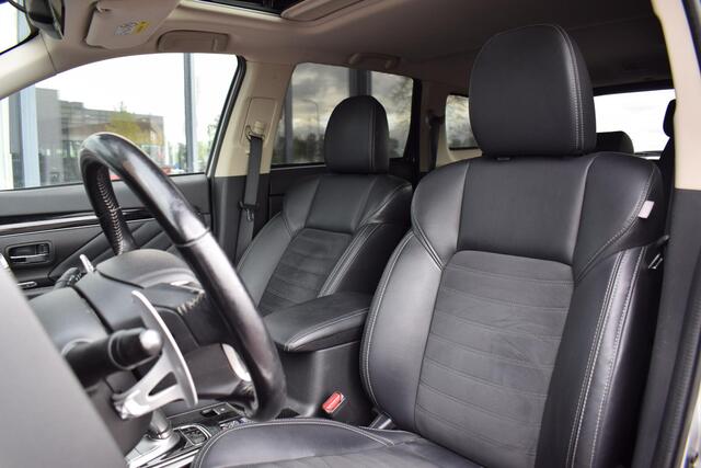 Mitsubishi OUTLANDER 2.4 PHEV Intense+ | Trekhaak | Schuifdak | Half Leer | Stuur- en Stoelverwarming
