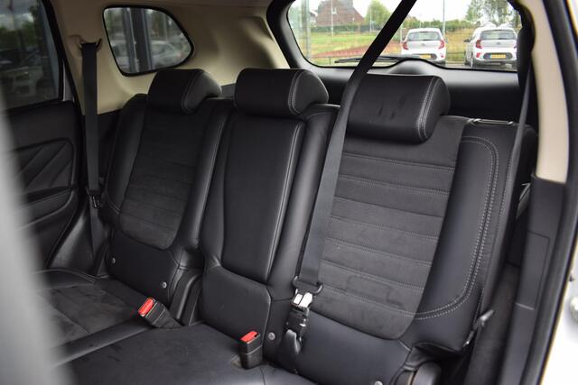 Mitsubishi OUTLANDER 2.4 PHEV Intense+ | Trekhaak | Schuifdak | Half Leer | Stuur- en Stoelverwarming