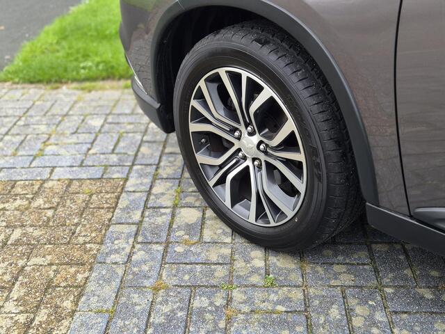Mitsubishi OUTLANDER 2.0 Instyle 7 PERSOONS