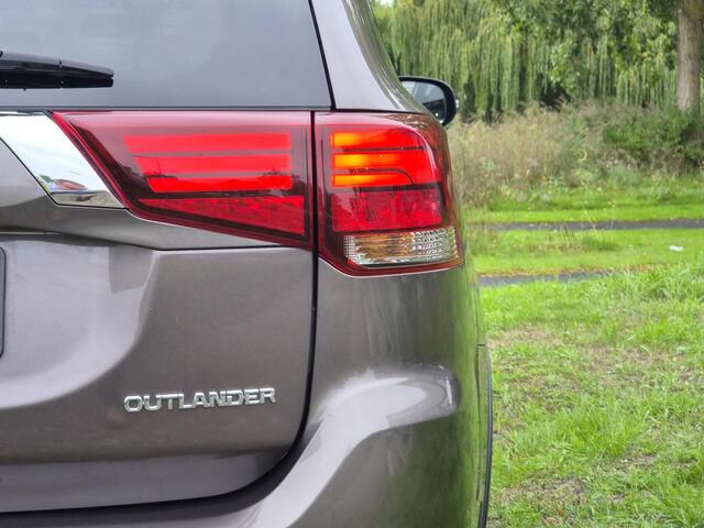 Mitsubishi OUTLANDER 2.0 Instyle 7 PERSOONS