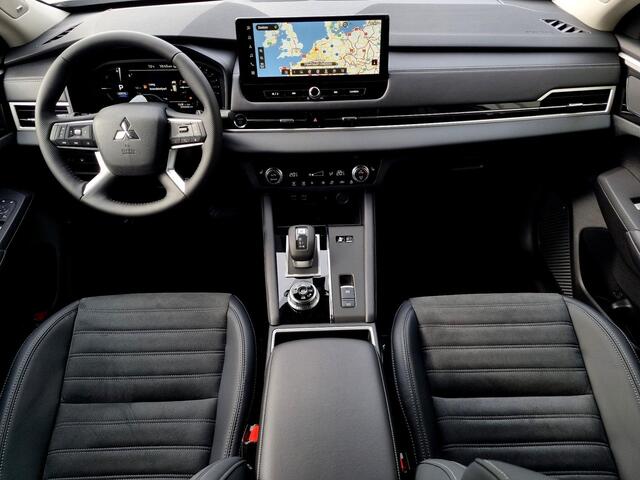Mitsubishi OUTLANDER 2.4 PHEV Intense MY26 / Adaptief Cruise Control / Apple Carplay&Android Auto / 1600kg trekgewicht / Full-Map Navigatie / Airco / Stoelverwarming Voor / 360 Camera+Sensoren /