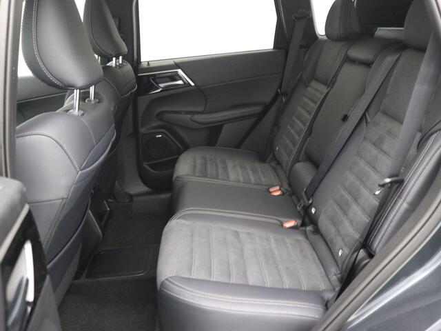 Mitsubishi OUTLANDER 2.4 PHEV Intense MY26 / Adaptief Cruise Control / Apple Carplay&Android Auto / 1600kg trekgewicht / Full-Map Navigatie / Airco / Stoelverwarming Voor / 360 Camera+Sensoren /
