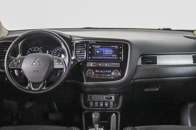 Mitsubishi OUTLANDER 2.0 Executive Edition 7-Persoons Trekhaak, Alcantara, Camera, Goed onderhouden, Stoelverwarming,