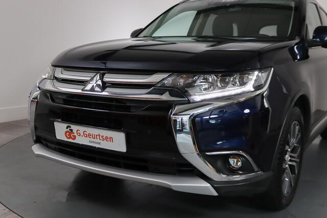 Mitsubishi OUTLANDER 2.0 Executive Edition 7-Persoons Trekhaak, Alcantara, Camera, Goed onderhouden, Stoelverwarming,