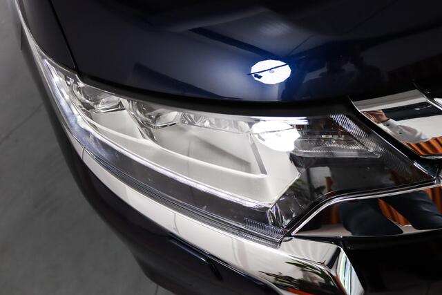 Mitsubishi OUTLANDER 2.0 Executive Edition 7-Persoons Trekhaak, Alcantara, Camera, Goed onderhouden, Stoelverwarming,
