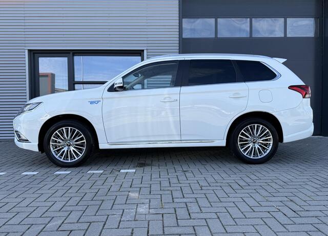 Mitsubishi OUTLANDER 2.4 PHEV Intense ?SOH 75.1% ?Full LED ?Camera ?Half Leder Alcantara ?Cruise ?Apple Carplay & Android Auto ?Stoelverwarming ?Trekhaak