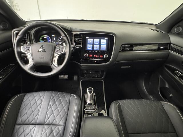 Mitsubishi OUTLANDER 2.4 PHEV Intense+ | Trekhaak | Leder | 360 Camera | Stoelverwarming |