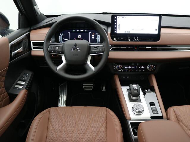 Mitsubishi OUTLANDER 2.4 PHEV Instyle+ / 1600KG Trekgewicht / Glazen schuif-kanteldak / Style Pack Black / Lederen bekleding / Adaptieve Cruise Control / Massage voorstoelen / HUD Display / Full Option /