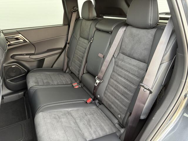 Mitsubishi OUTLANDER 2.4 PHEV Intense MY26 / AFNEEMBARE TREKHAAK! ( 1600 kg ) / Adaptief Cruise Control / Apple Carplay&Android Auto / 1600kg trekgewicht / Full-Map Navigatie / Airco / Stoelverwarming Voor / 360 Camera+Sensoren /