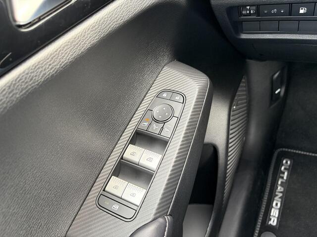 Mitsubishi OUTLANDER 2.4 PHEV Intense MY26 / AFNEEMBARE TREKHAAK! ( 1600 kg ) / Adaptief Cruise Control / Apple Carplay&Android Auto / 1600kg trekgewicht / Full-Map Navigatie / Airco / Stoelverwarming Voor / 360 Camera+Sensoren /
