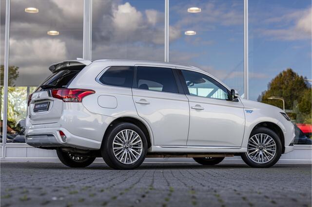Mitsubishi OUTLANDER 2.4 PHEV Instyle | Pano | 360° Camera | Leder