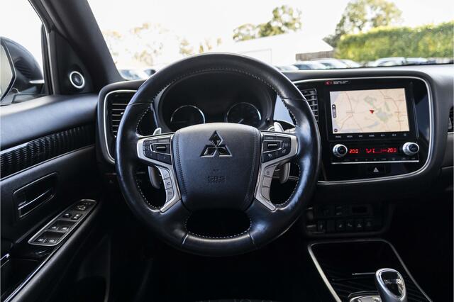 Mitsubishi OUTLANDER 2.4 PHEV Instyle | Pano | 360° Camera | Leder