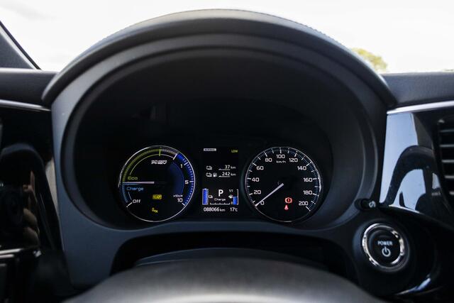 Mitsubishi OUTLANDER 2.4 PHEV Instyle | Pano | 360° Camera | Leder