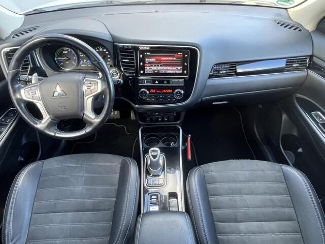 Mitsubishi OUTLANDER 2.4 PHEV Intense+ 100% dealer onderhouden/ 8 jaar garantie / 4wd Drive / Schuif-Kantel Dak / Navigatie Dmv Apple Carplay&Android Auto / Stoel-Stuur Verwarming / Achteruitrij Camera / Elektr. Achterklep / Keyless Entry&Start / – foto 2