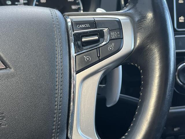 Mitsubishi OUTLANDER 2.4 PHEV Intense+ 100% dealer onderhouden/ 8 jaar garantie / 4wd Drive / Schuif-Kantel Dak / Navigatie Dmv Apple Carplay&Android Auto / Stoel-Stuur Verwarming / Achteruitrij Camera / Elektr. Achterklep / Keyless Entry&Start / – foto 9