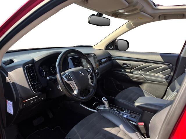Mitsubishi OUTLANDER 2.4 PHEV autom. Intense+ NL Auto | Pano dak | Trekhaak | LED | Alcantara | Blind Spot | Stoel-/stuurverwarming | etc. – foto 2