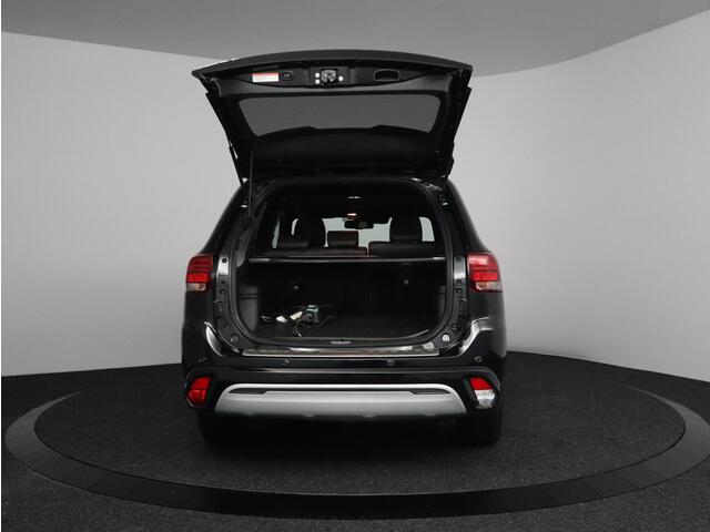 Mitsubishi OUTLANDER 2.4 PHEV Intense+ | Schuif-kanteldak | Leder | Plug-in Hybrid – foto 9