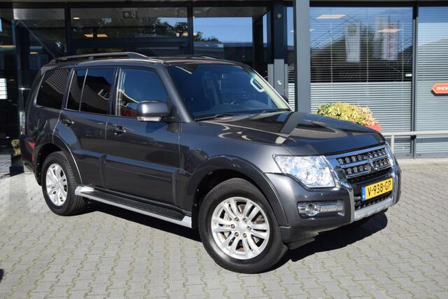 Mitsubishi PAJERO 3.2 DID 5DRS SPECIAL A/T VAN