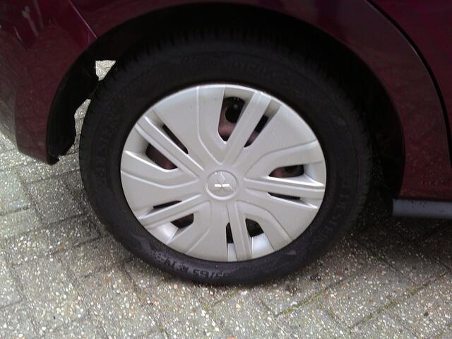 Mitsubishi SPACE STAR 1.0 Cool+ Staat in De Krim