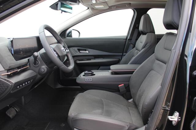 Nissan Ariya Evolve 87 kWh / 20" LM velgen / Stoelverwarming voor en achter / Automatische airco / Apple Carplay & Android Auto / Bluetooth telefoonvoorbereiding / Cruise control adaptief / DAB / Elektrisch glazen panorama-dak / Privacy glass / Stuurwiel verwarmd / Ro