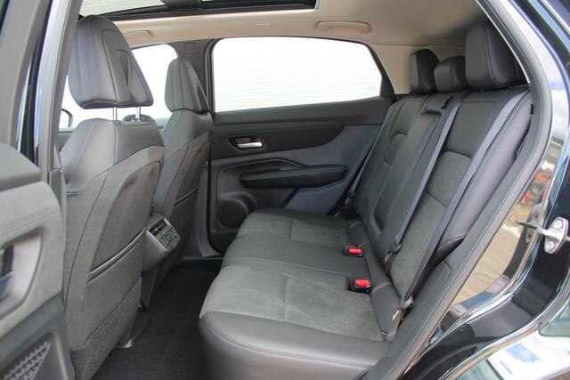 Nissan Ariya Evolve 87 kWh / 20" LM velgen / Stoelverwarming voor en achter / Automatische airco / Apple Carplay & Android Auto / Bluetooth telefoonvoorbereiding / Cruise control adaptief / DAB / Elektrisch glazen panorama-dak / Privacy glass / Stuurwiel verwarmd / Ro