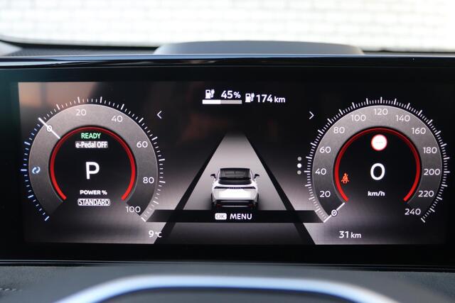 Nissan Ariya 63 kWh Evolve | 22kW Lader | 20" LMV | El. Dak | Navigatie | Rondomzichtcamera | El. Achterklep |