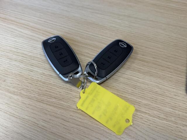 Nissan Ariya Evolve 66 kWh / Accu SOH 99% / Panoramadak / HUD / Luxe Premium Nappa Lederen Bekleding / BOSE Premium Audio / Stoel & Stuurwiel Verwarming / Stoel Ventilatie / Achterbank Verwarming / Elektr. Achterklep / Elektr. verstelbare Stoelen / 360 Camera / Apple 