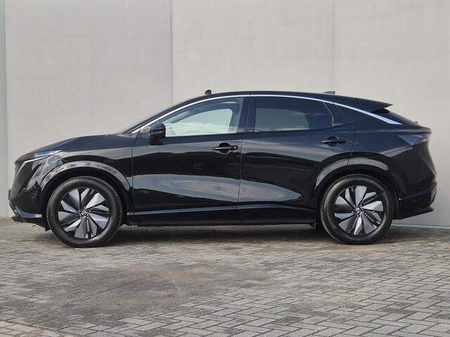 Nissan Ariya Evolve 66 kWh / 99% SOH / Glazen schuif- en kanteldak / CCS snelladen / warmtepomp / Stuur- Stoel & Achterbank verwarming / Head Up Display / Adaptief cruise control / Stoelventilatie / Bose Audio Systeem / Elektrische achterklep / Draadloze telefoon lad